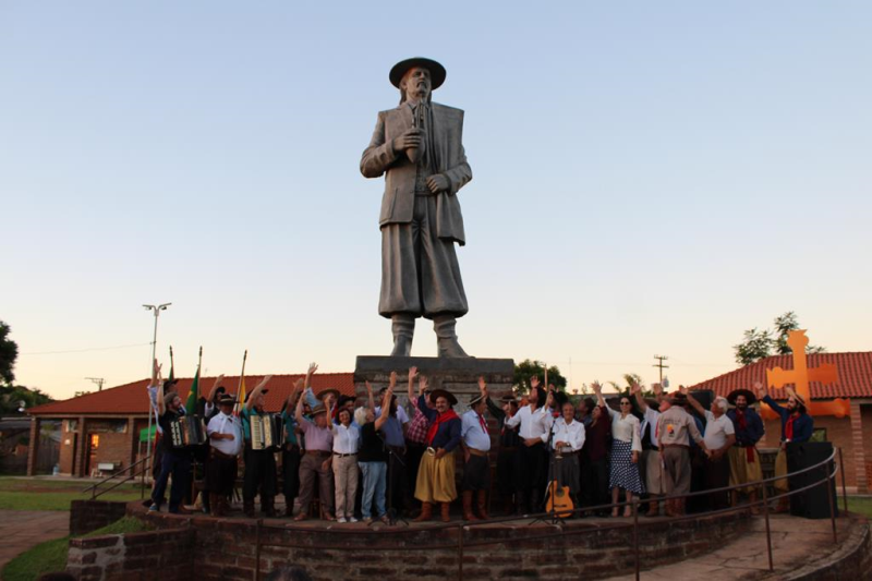 Com belas homenagens, São Luiz Gonzaga celebrou o aniversário de Jayme Caetano Braun
